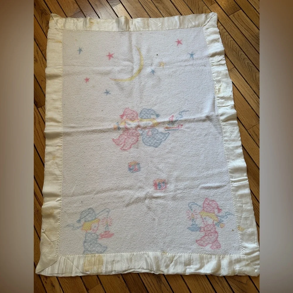 1960s Vintage Baby Blanket with Pastel Design